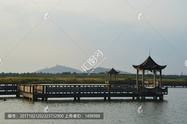 湖中亭子