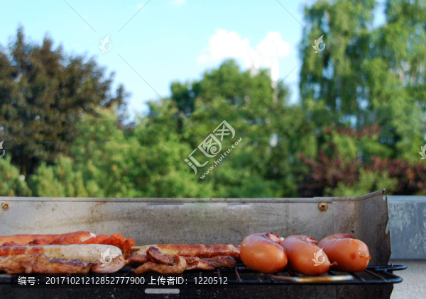 進(jìn)行燒烤