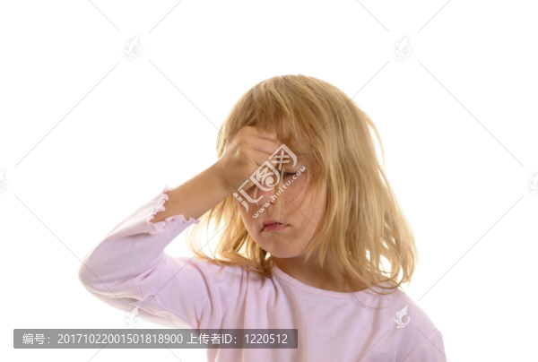 小女孩頭痛
