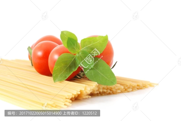 意大利面條，番茄，羅勒