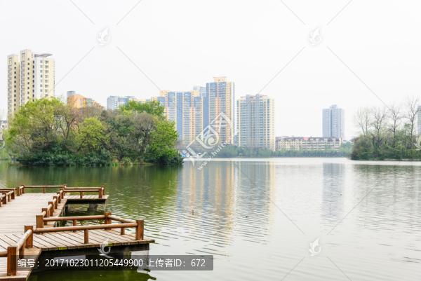 湖畔住宅樓