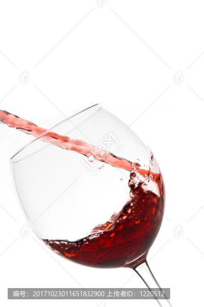 酒杯倒紅酒