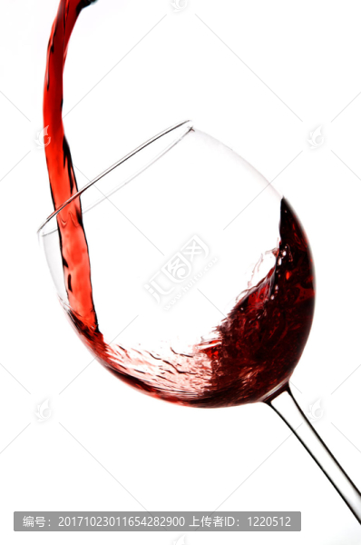 酒杯倒紅酒