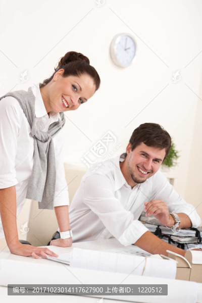 女人笑