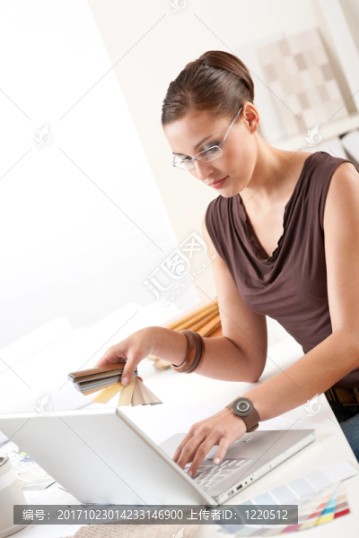 女人
