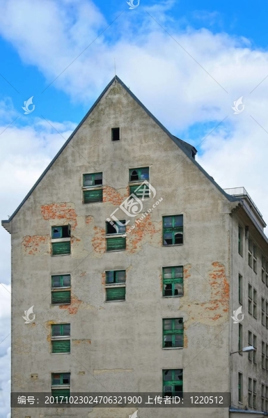 毀壞窗戶的房屋廢墟