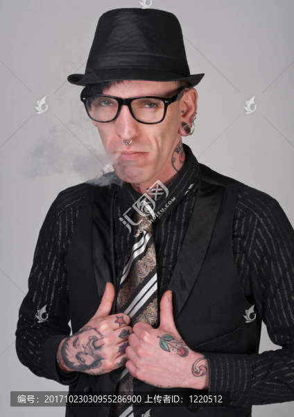 tttoowierter男人與香煙