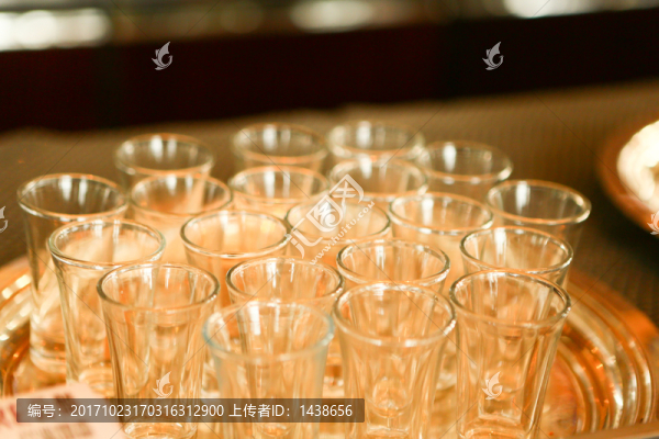 玻璃杯