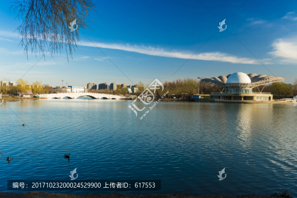 湖面拱橋