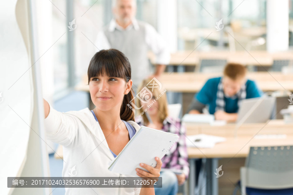女人