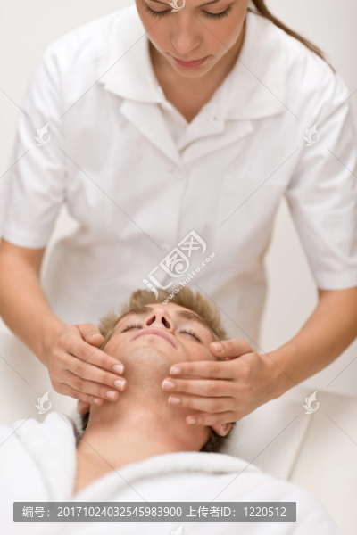 女人按摩