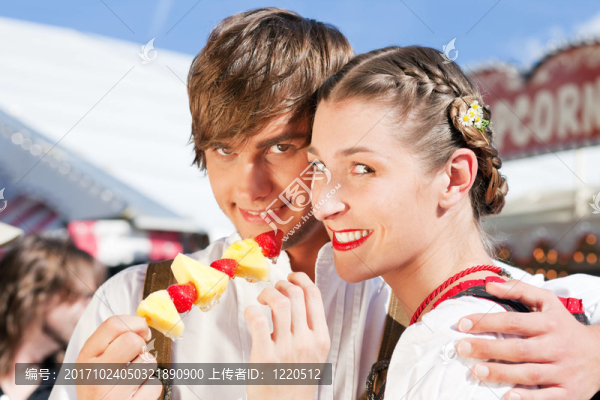 狂歡節(jié)中的情侶