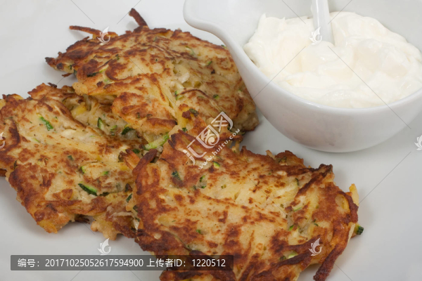 土豆和南瓜餅蘸醬