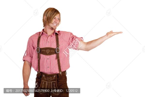 男人手上的皮短褲