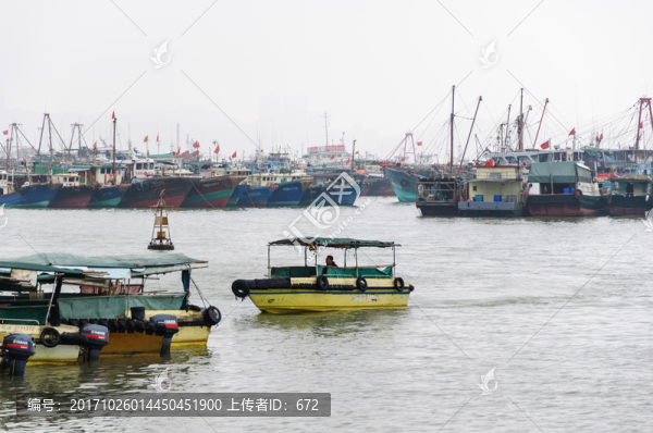 海邊漁船