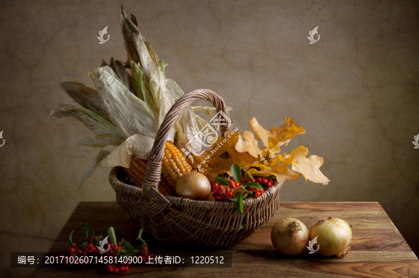 秋之生活與玉米在柳條籃