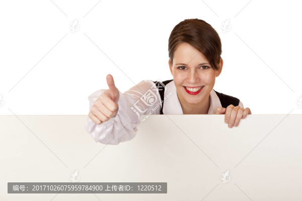 用黑板豎起了大拇指的女人