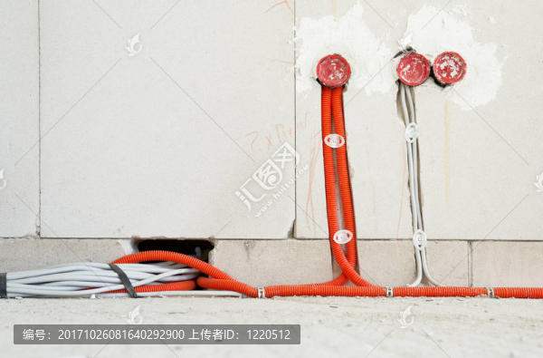 在蜆殼電器地板盒和電纜