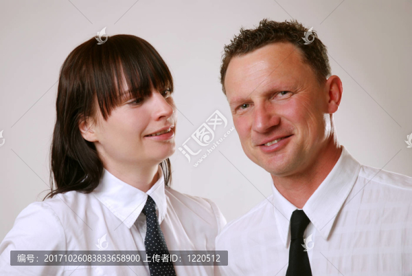 女人笑了