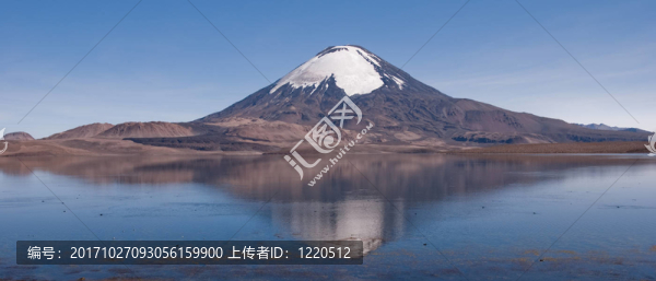 帕里納科塔火山和湖泊chungara,-智利