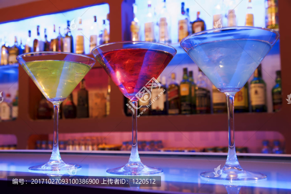 玻璃酒杯