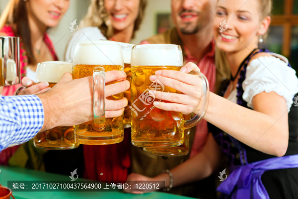 巴伐利亞人喝啤酒