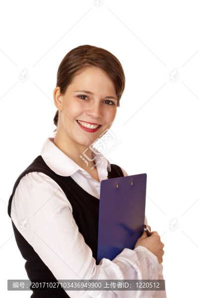 年輕的漂亮女人拿著剪貼板笑
