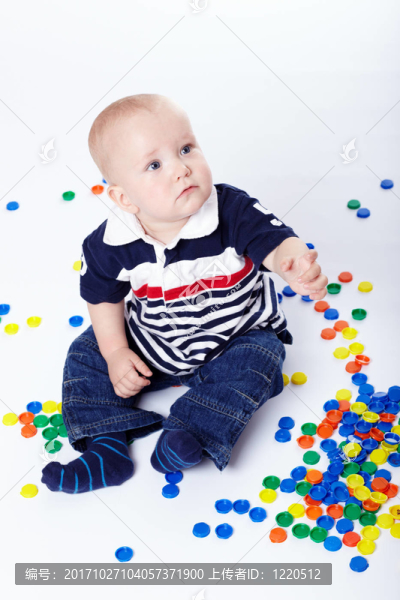 彩色窗格嬰兒。