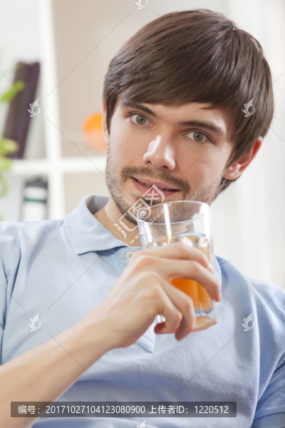 玻璃酒杯