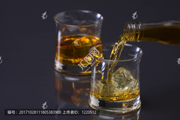 玻璃酒杯
