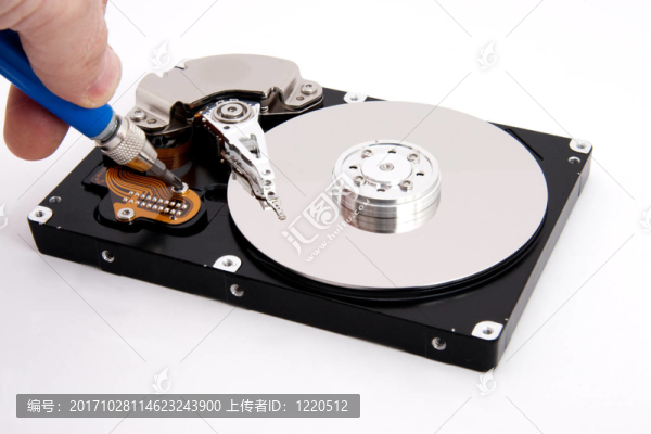 用工具打開白色背景下的硬盤