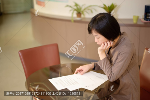 女人
