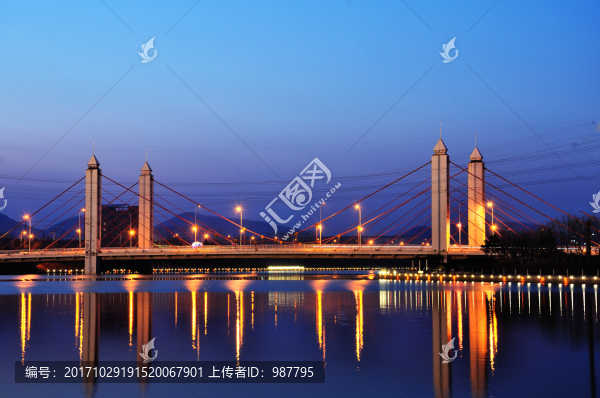 莊河建設(shè)大橋夜景