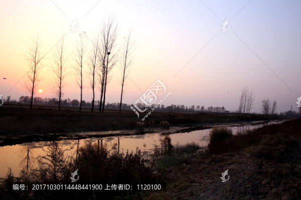 深秋小河