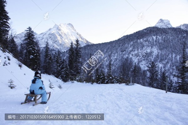 乘著雪橇