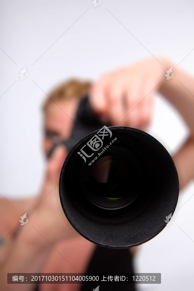女