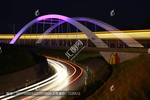 在奧斯特菲爾登輕軌橋