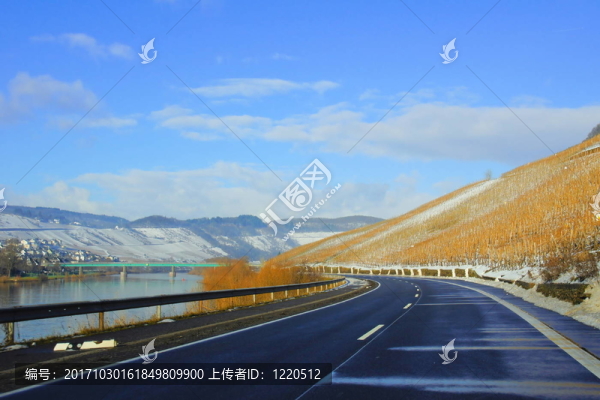 在賴爾的摩澤爾河谷的雪