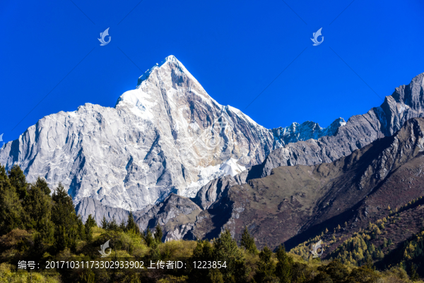 四姑娘山幺妹峰