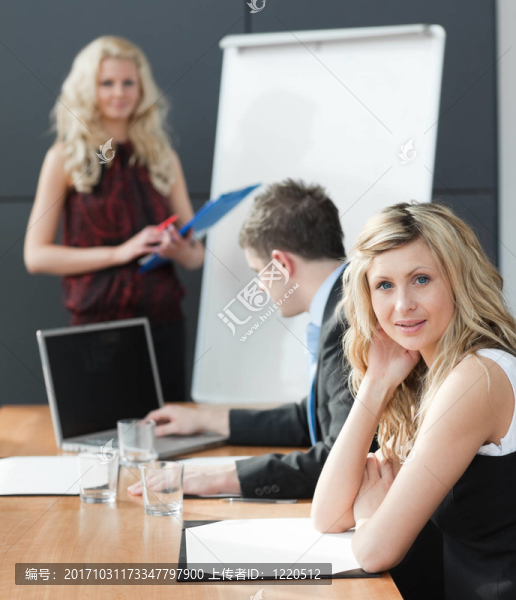 女人