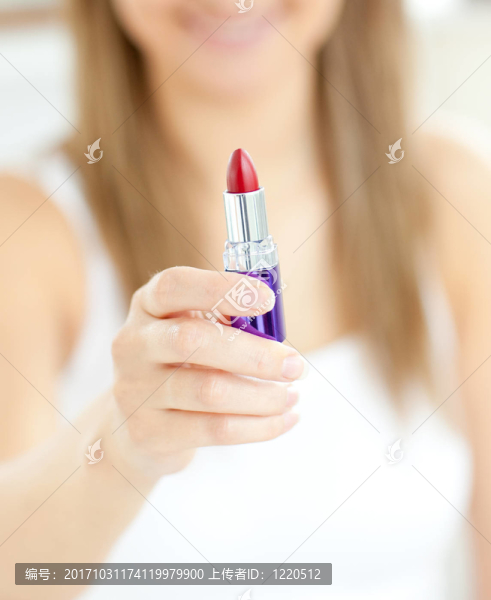 女人笑了