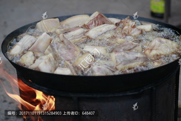 大鍋炸肉,鐵鍋燒肉,燒肉,炸肉