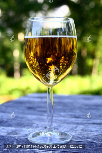 玻璃酒杯