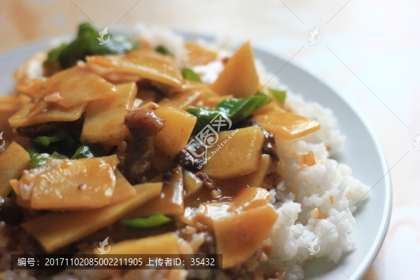 土豆牛肉蓋澆飯