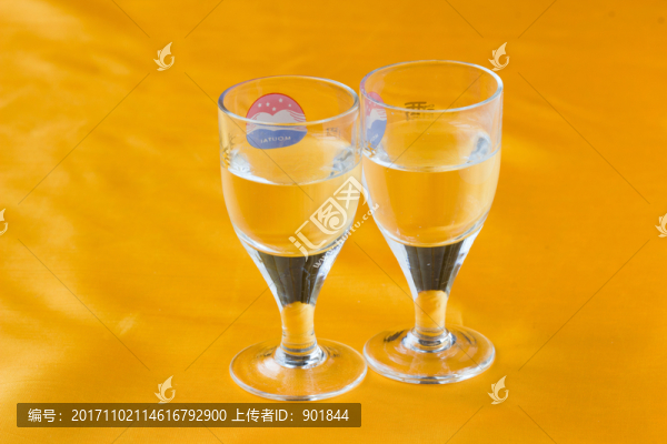 玻璃酒杯