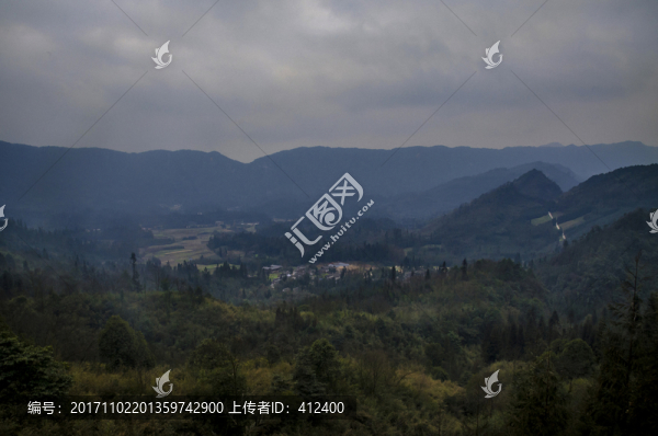 天然大漏斗圍塔村