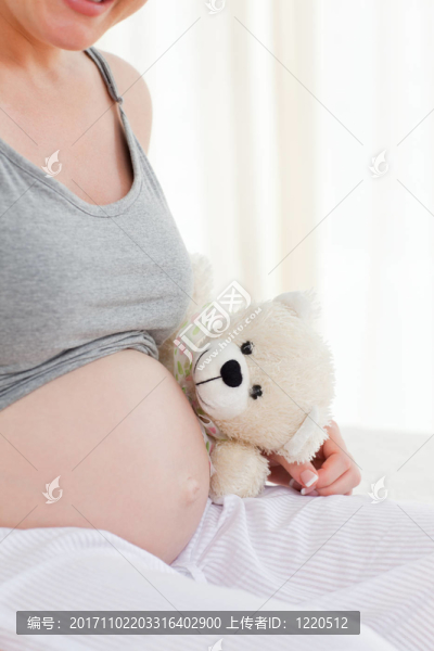 女人笑了