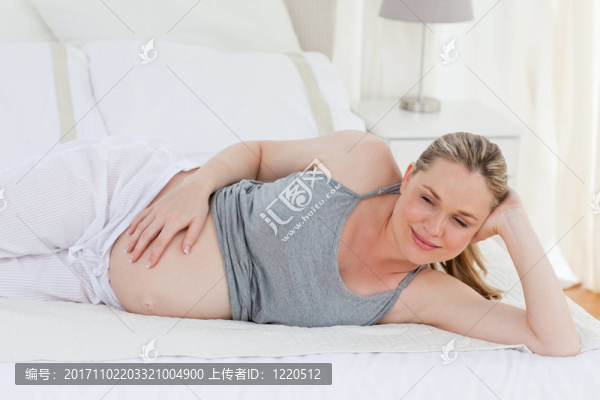 女人笑了