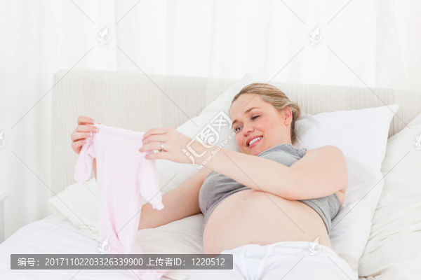 女人笑了