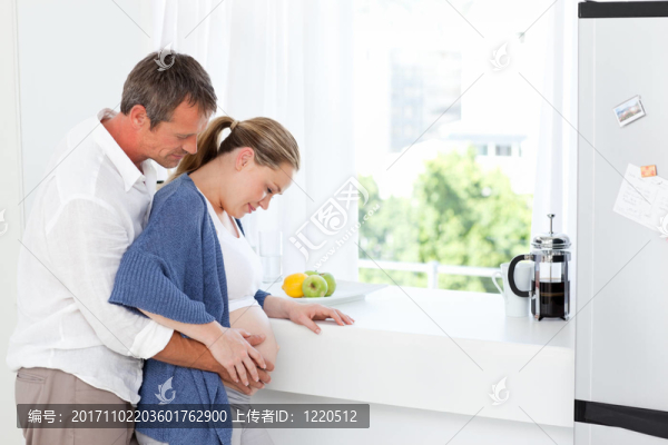 女人笑了
